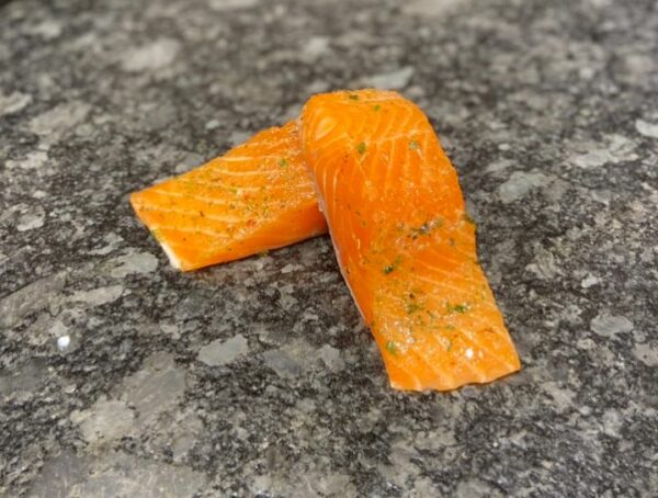 Zalmfilet met knoflookmarinade (200 gram)